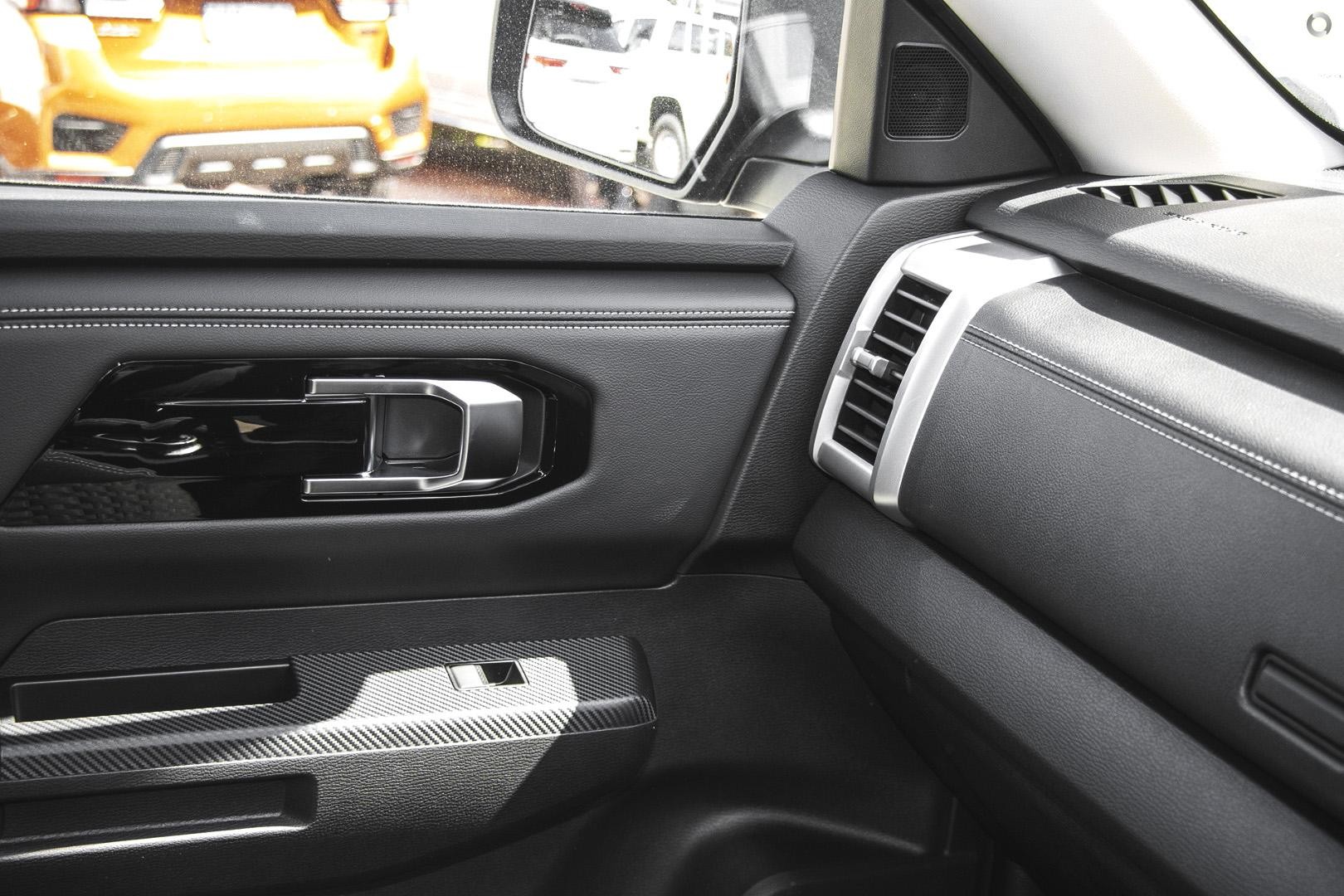Mitsubishi Triton image 3