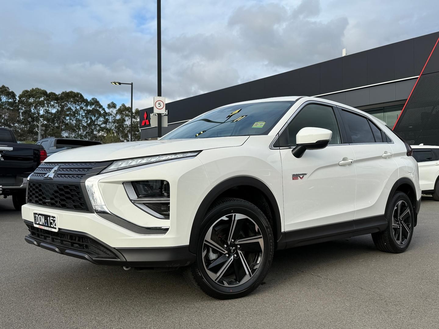 Mitsubishi Eclipse Cross image 2