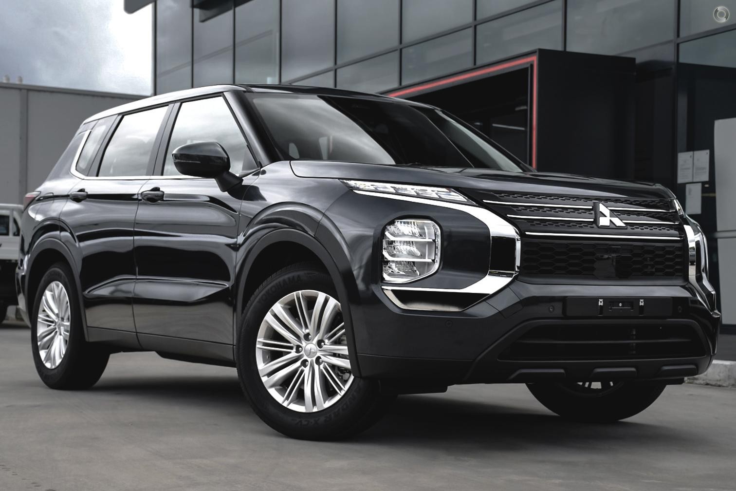 Mitsubishi Outlander image 1