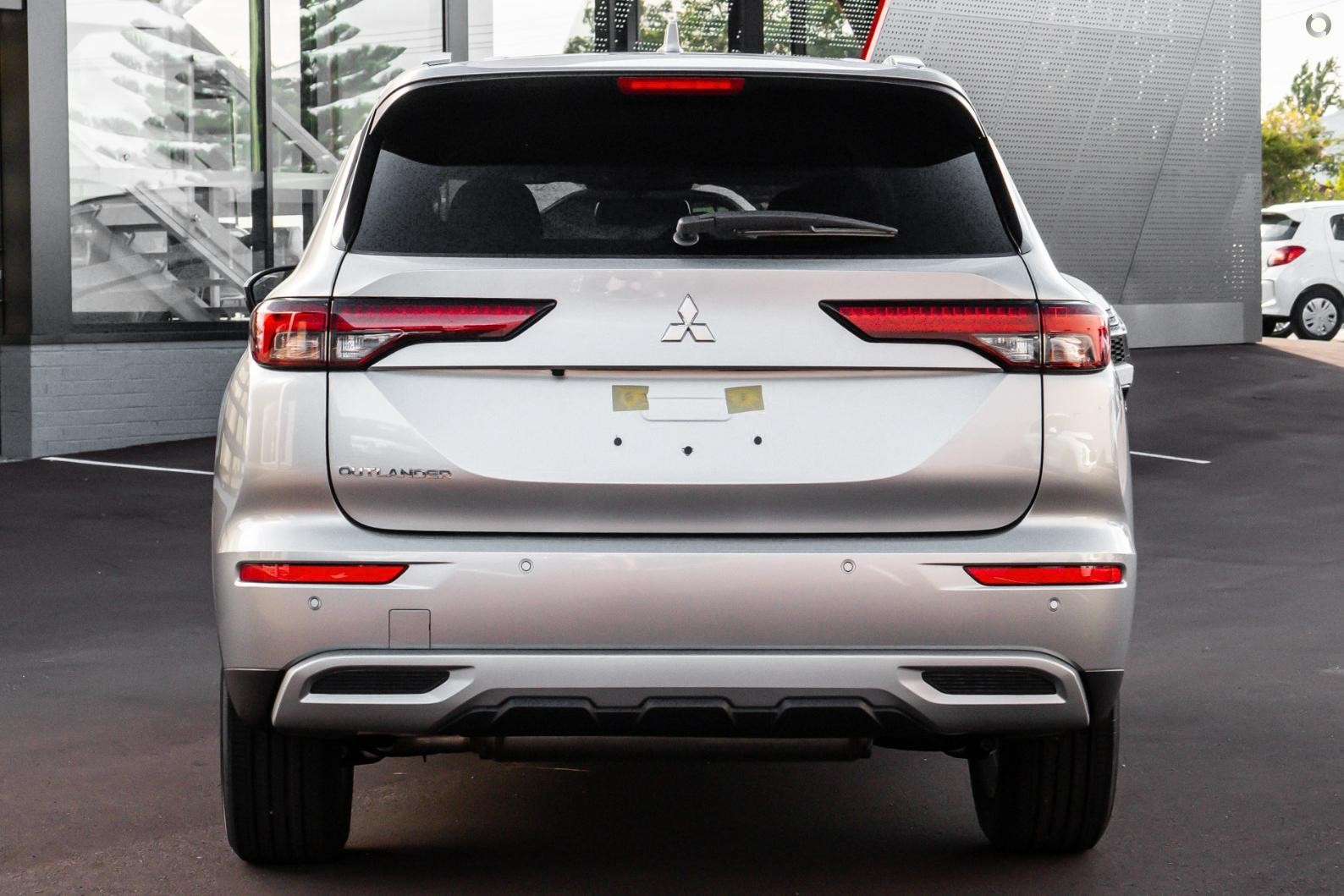 Mitsubishi Outlander image 3