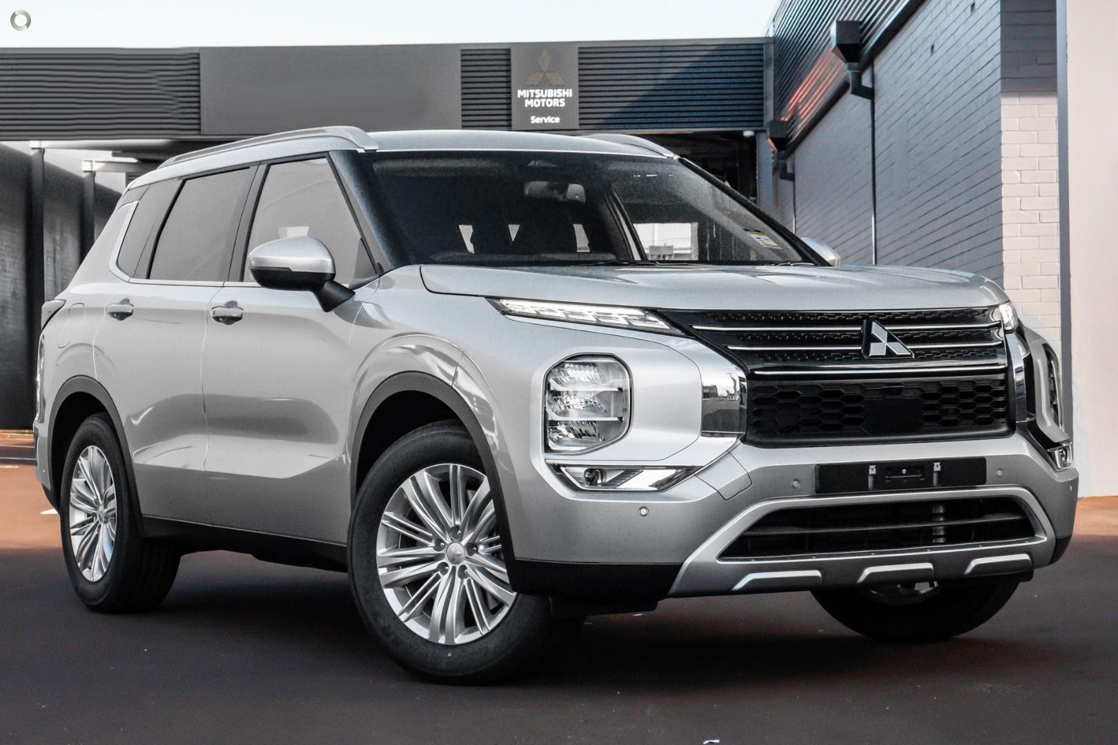 Mitsubishi Outlander image 1