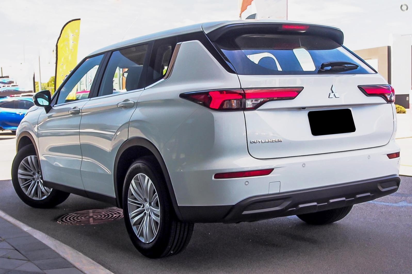 Mitsubishi Outlander image 4