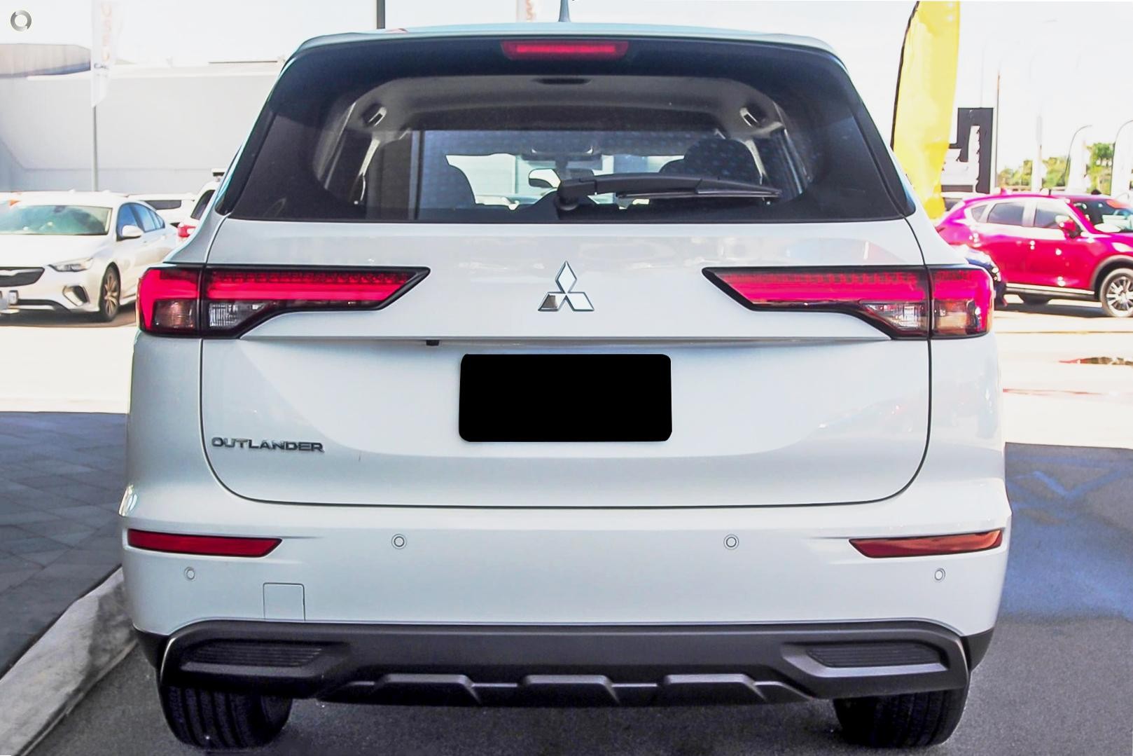 Mitsubishi Outlander image 3