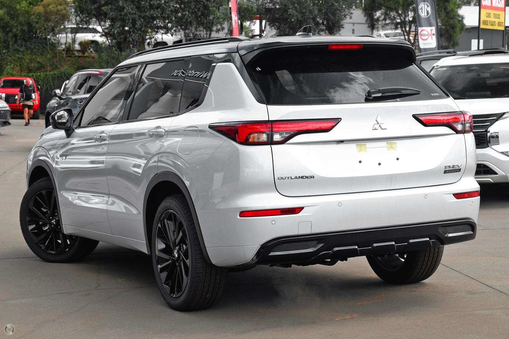 Mitsubishi Outlander image 4
