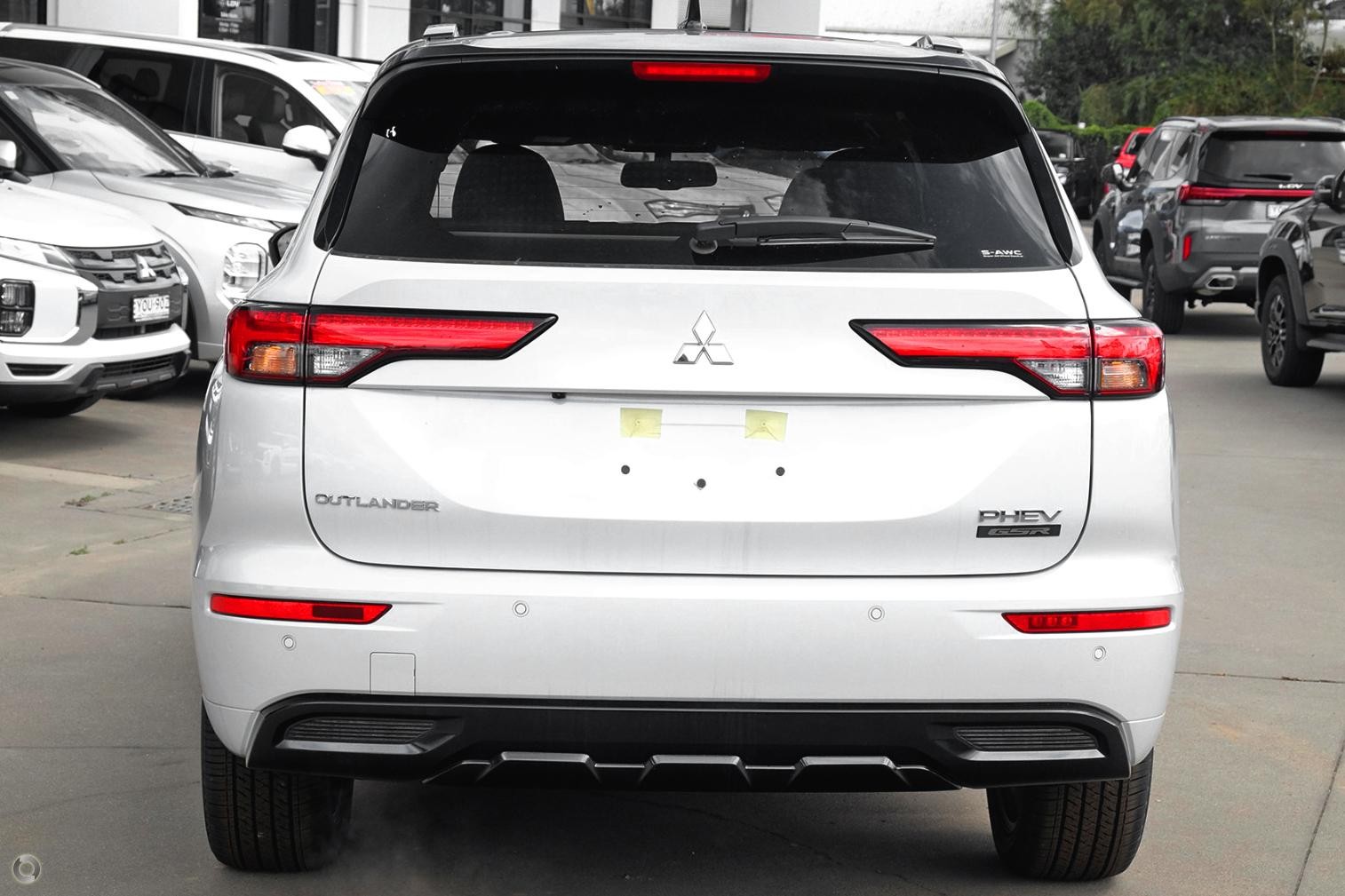 Mitsubishi Outlander image 3
