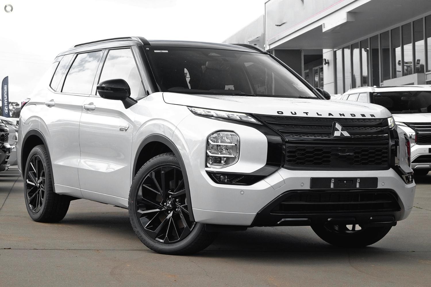 Mitsubishi Outlander image 1