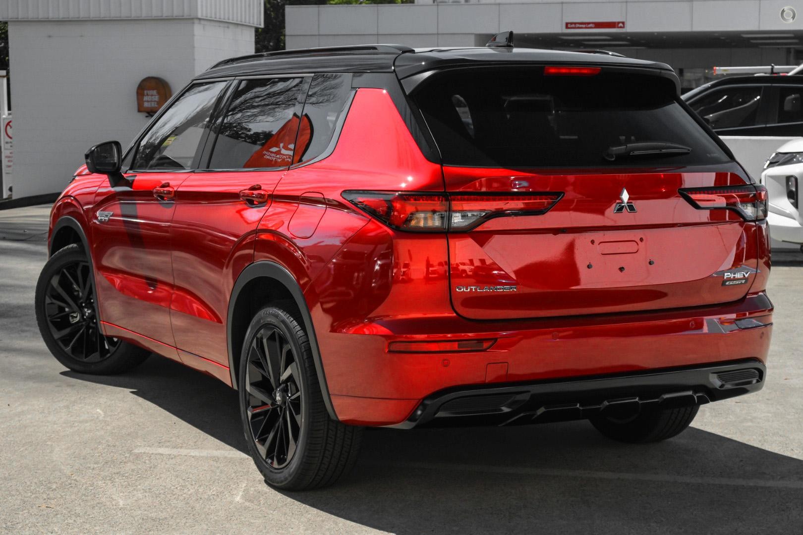Mitsubishi Outlander image 4