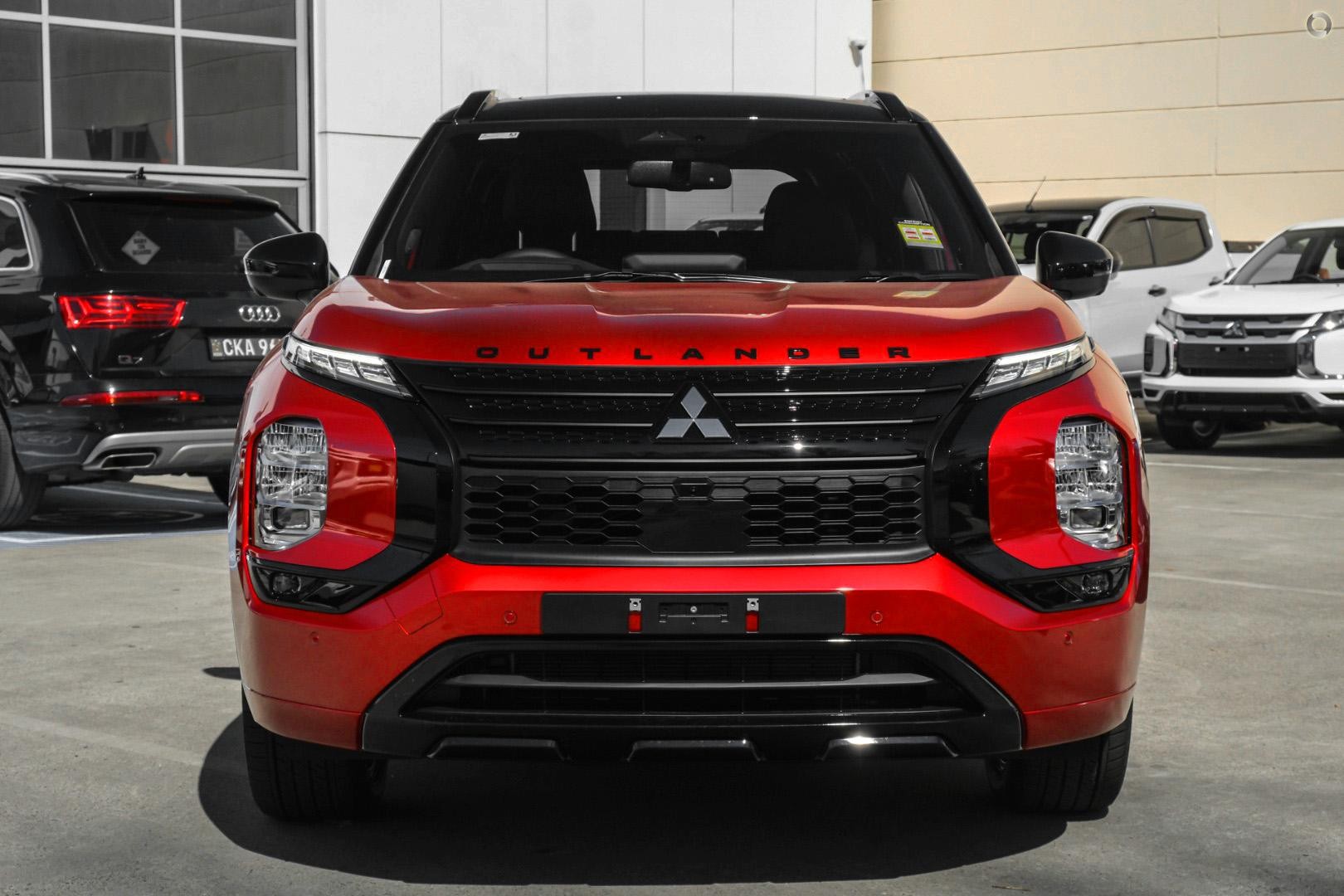 Mitsubishi Outlander image 2