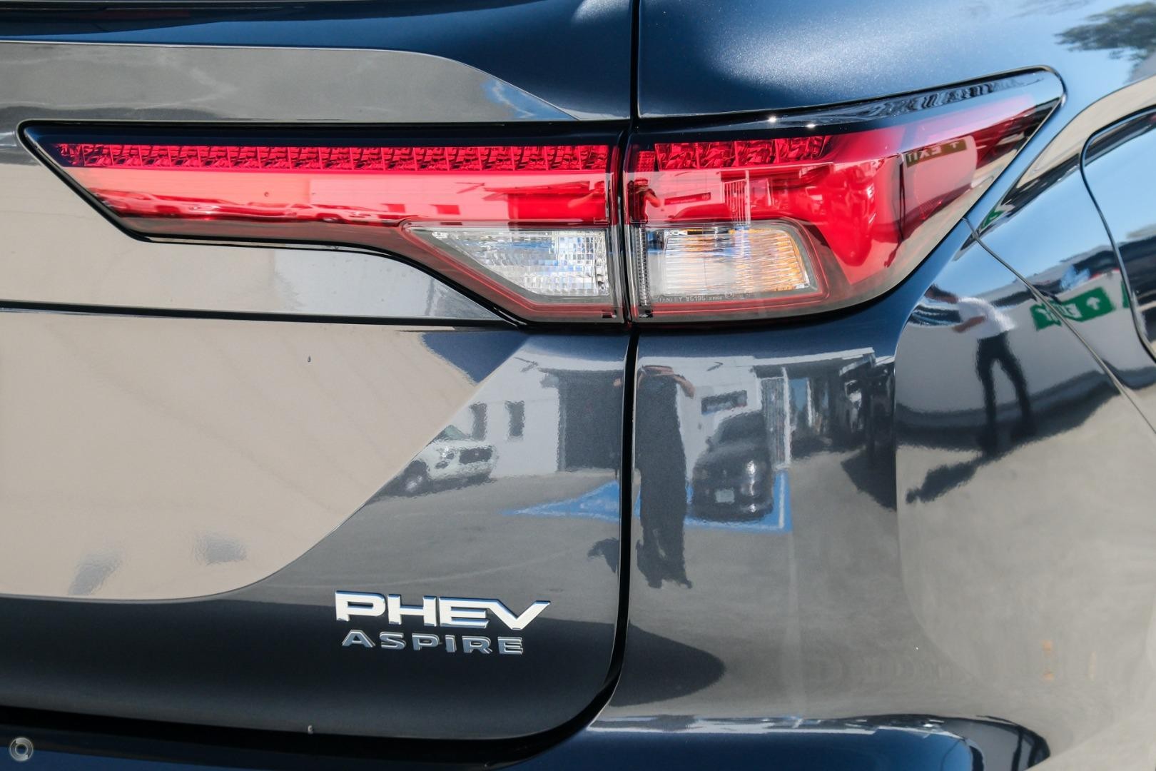 Mitsubishi Outlander image 4
