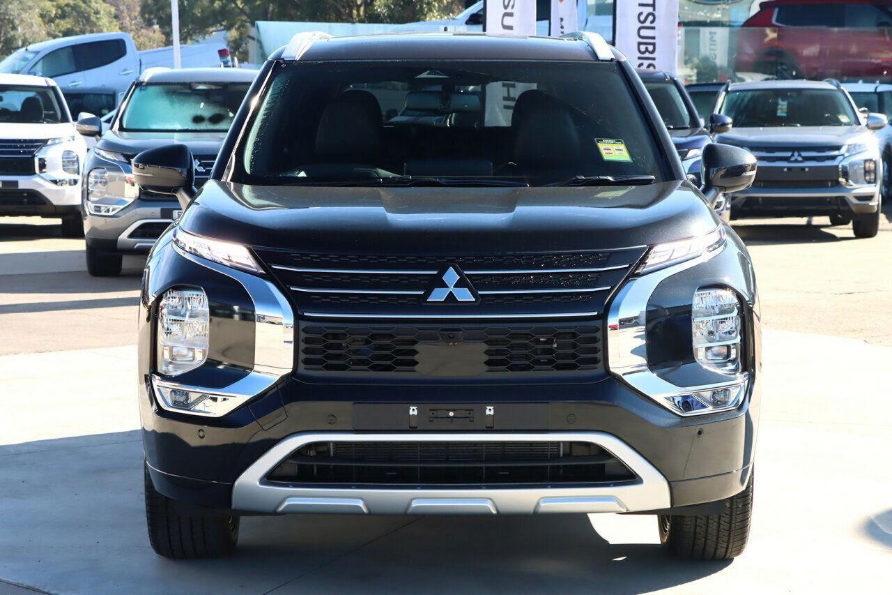 Mitsubishi Outlander image 3