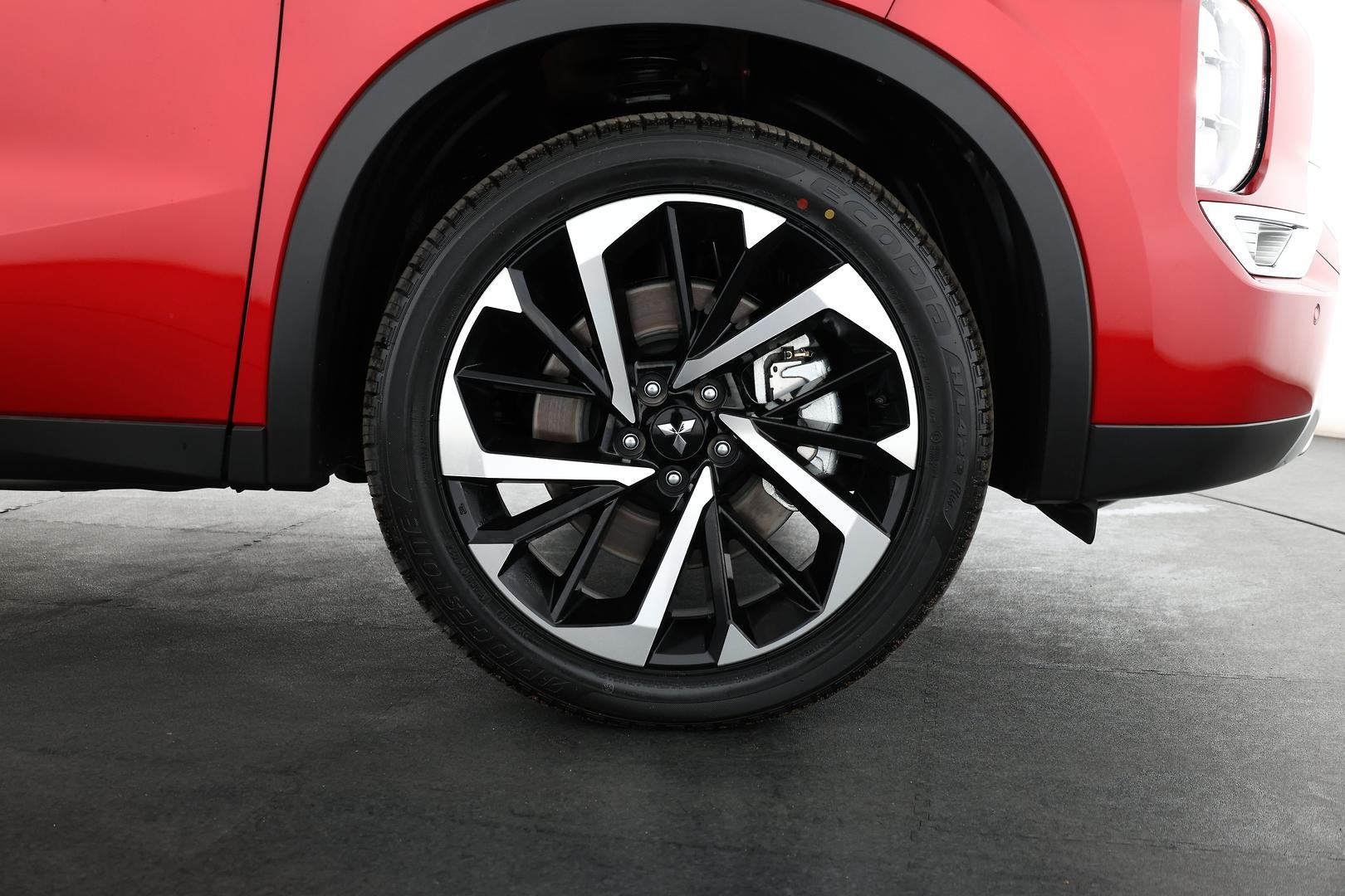 Mitsubishi Outlander image 4