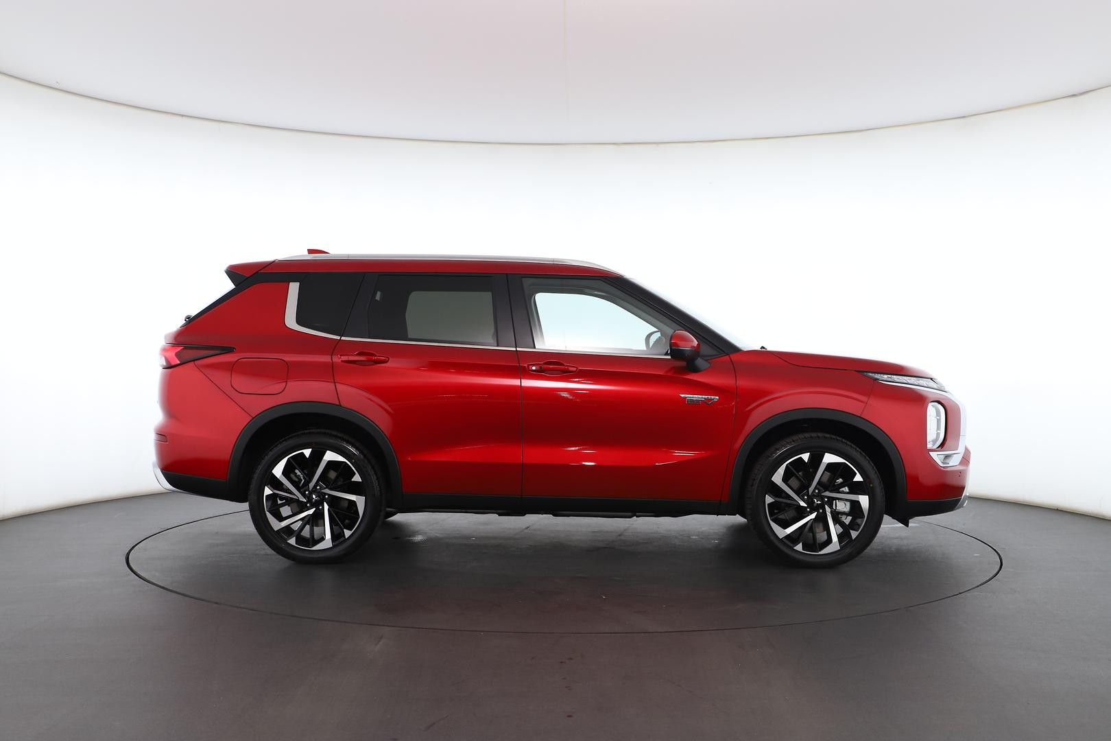 Mitsubishi Outlander image 2