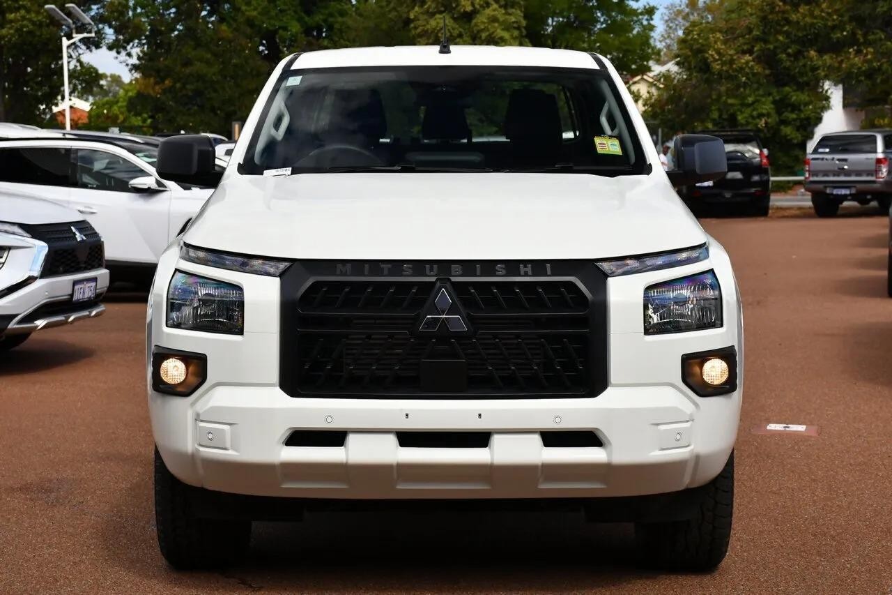 Mitsubishi Triton image 2