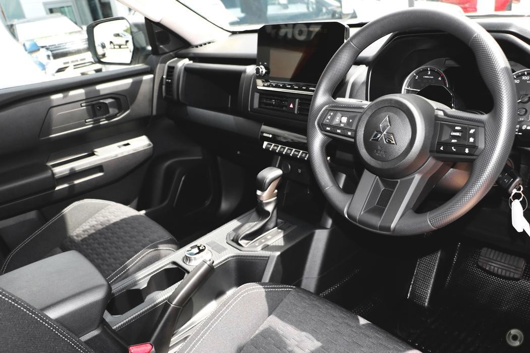 Mitsubishi Triton image 4