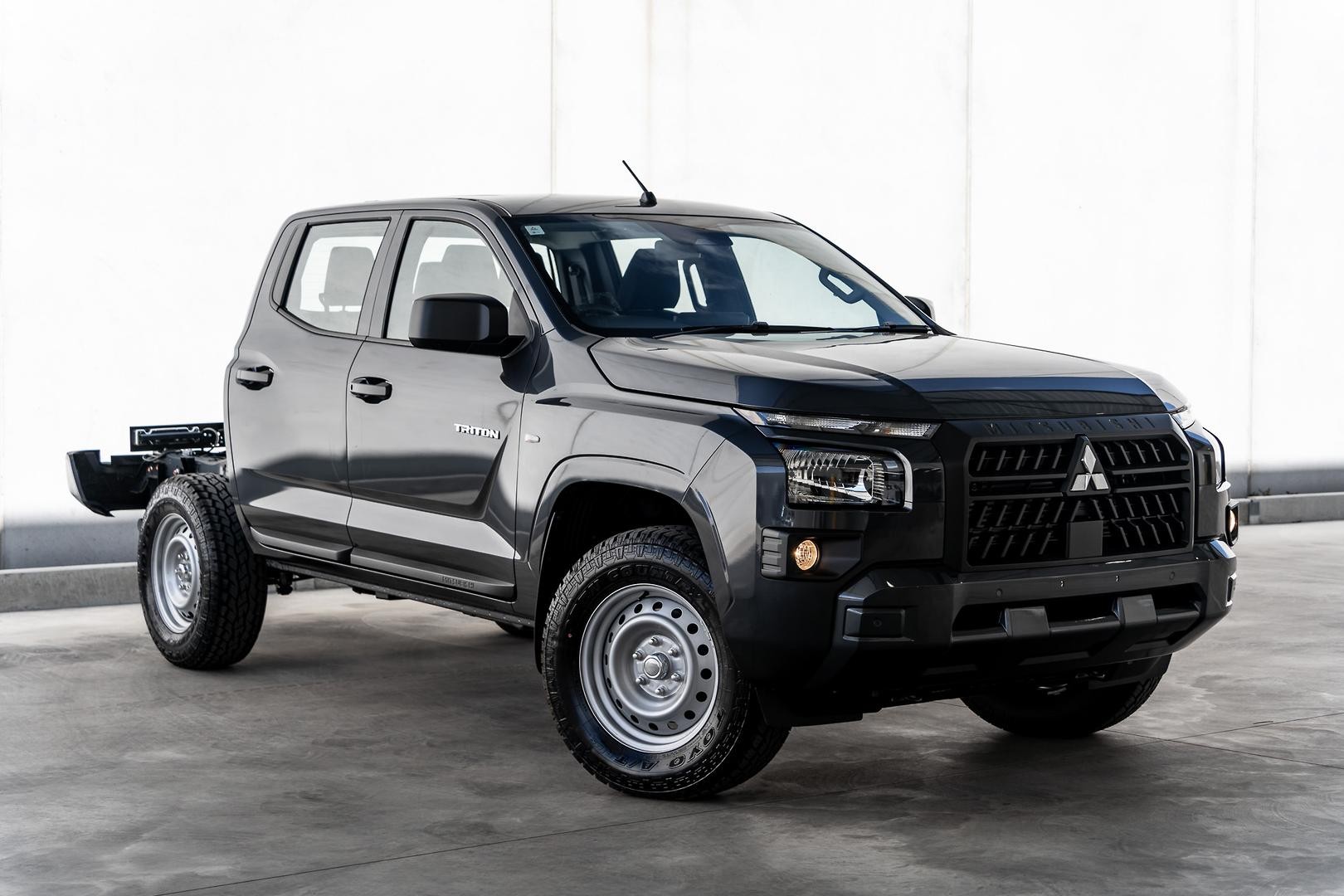 Mitsubishi Triton image 1