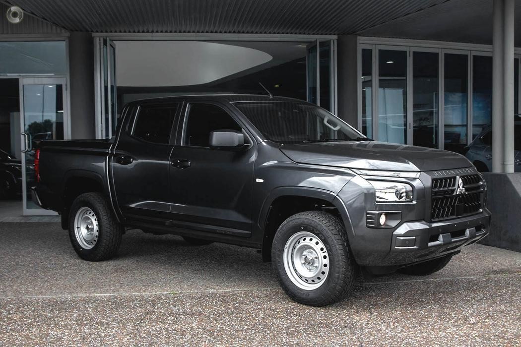 Mitsubishi Triton image 1