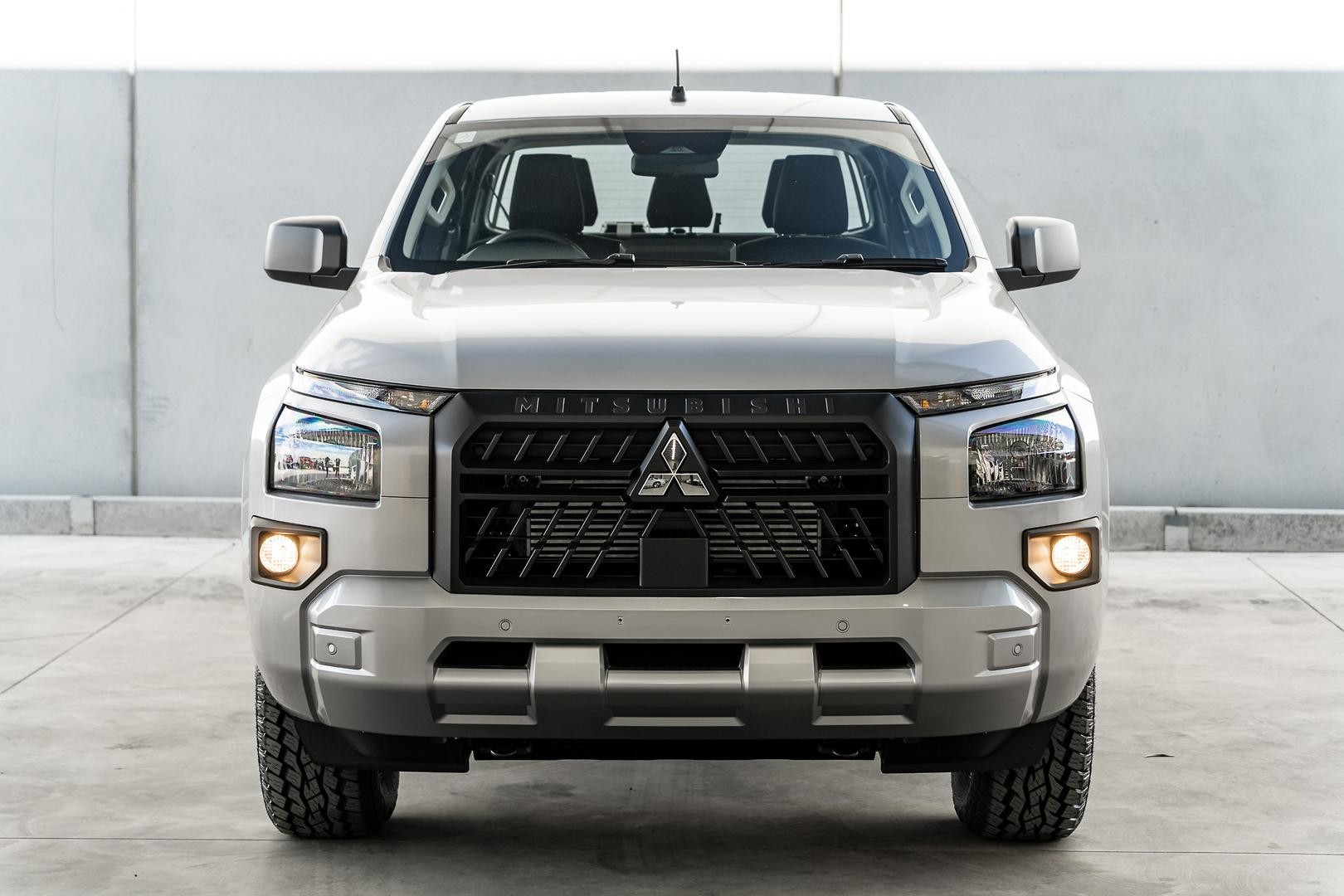 Mitsubishi Triton image 2