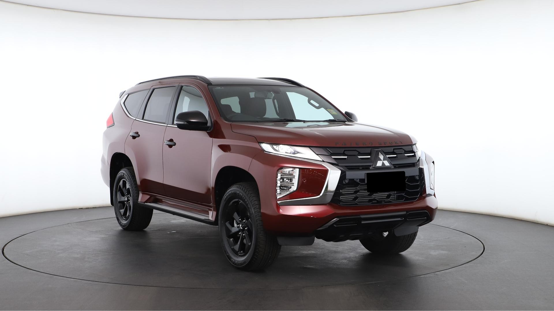 Mitsubishi Pajero Sport image 1
