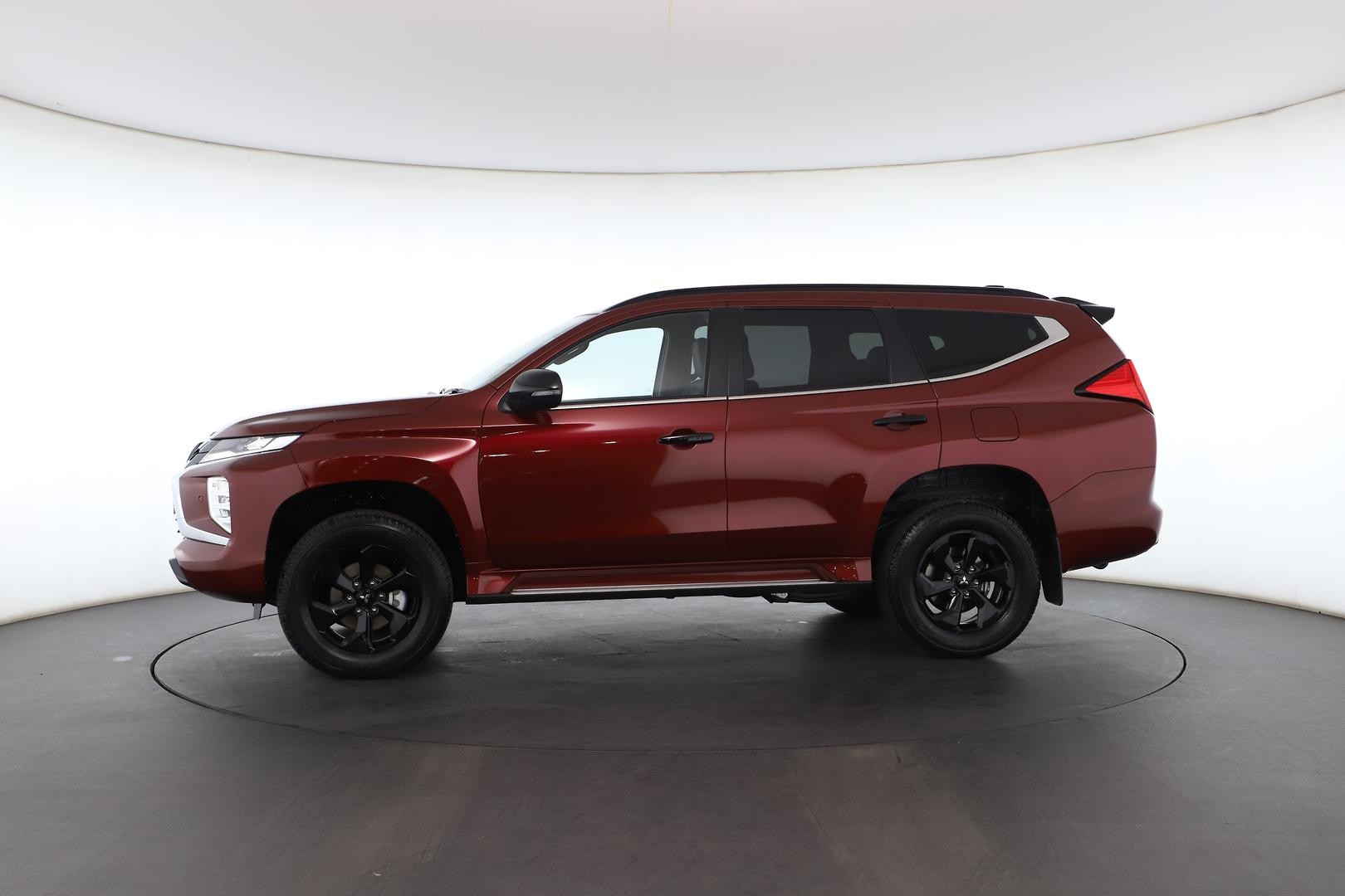 Mitsubishi Pajero Sport image 3