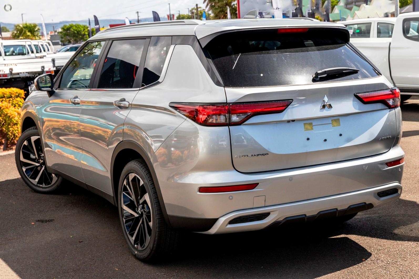 Mitsubishi Outlander image 4