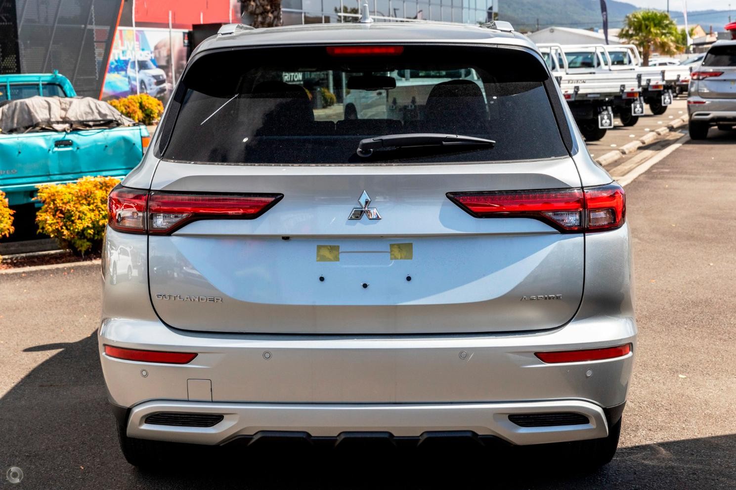 Mitsubishi Outlander image 3