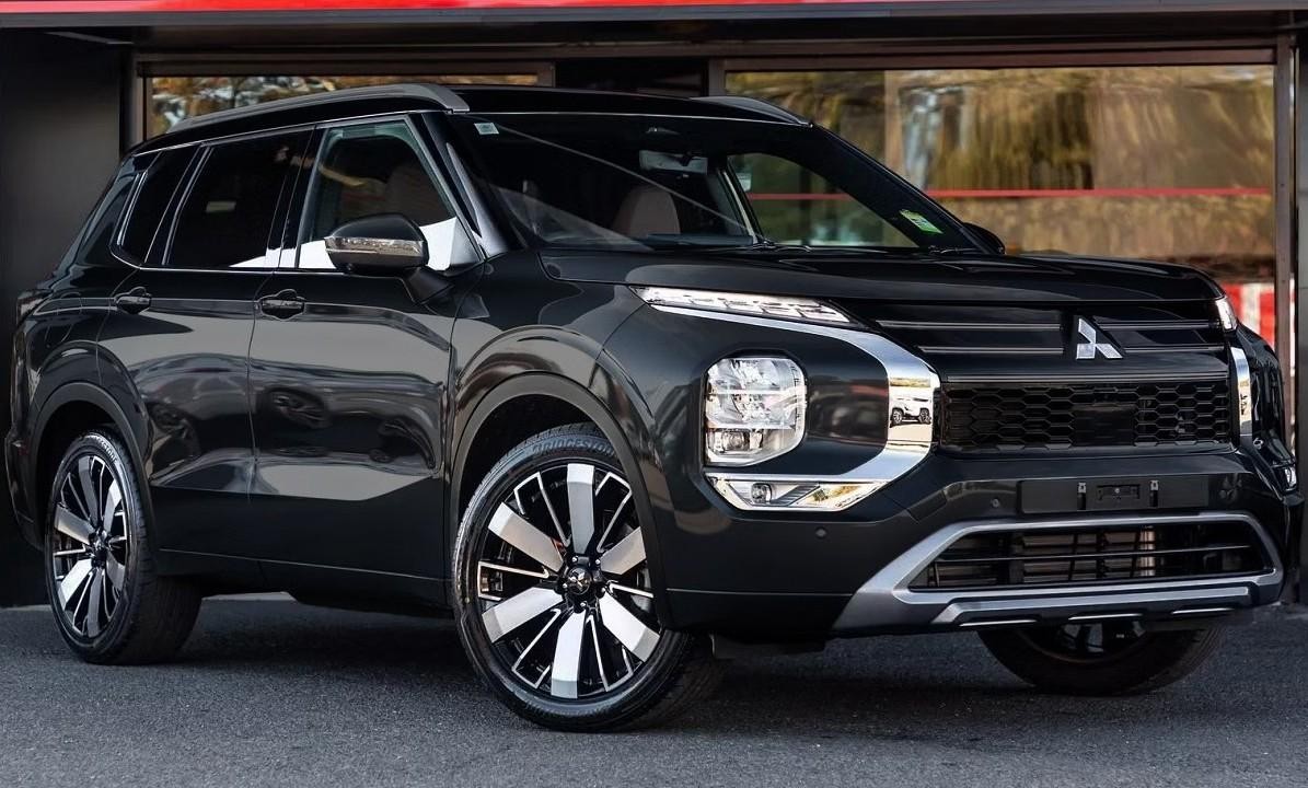 Mitsubishi Outlander image 1