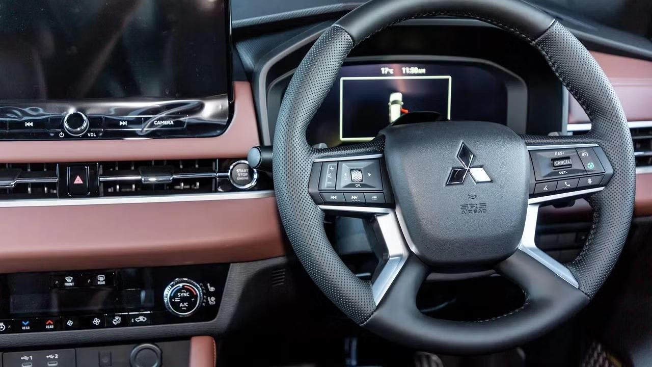 Mitsubishi Outlander image 2