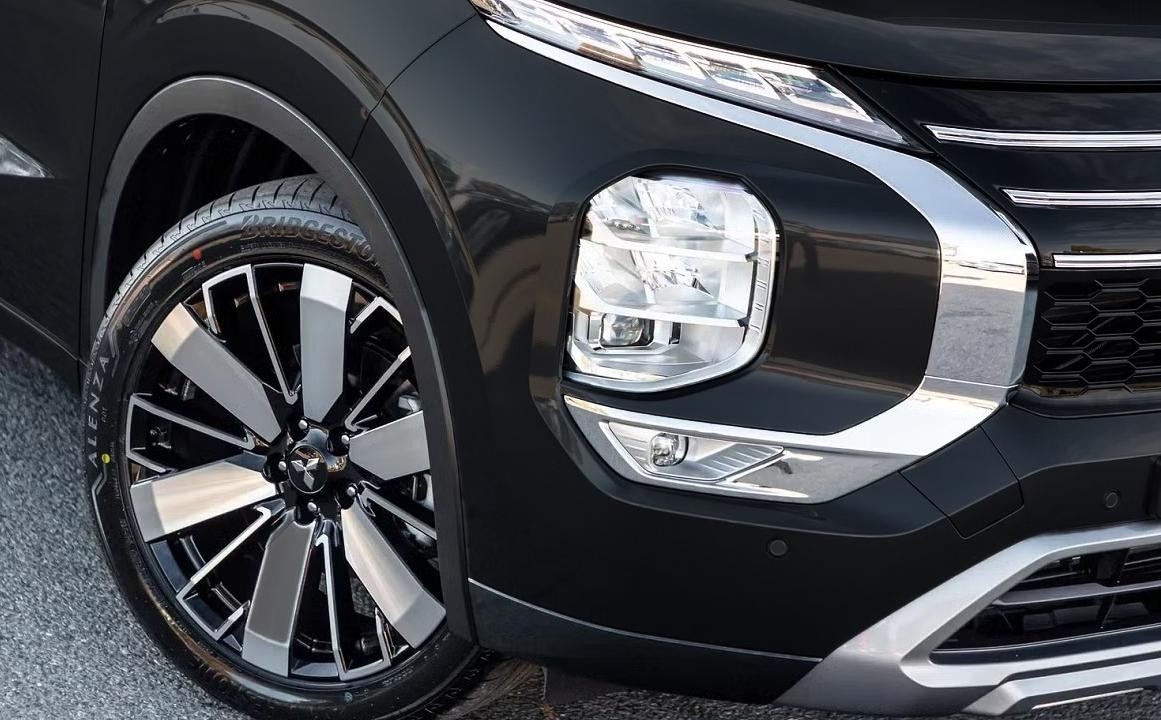Mitsubishi Outlander image 3