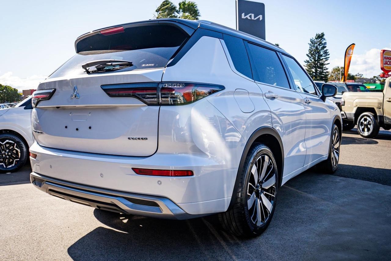 Mitsubishi Outlander image 4
