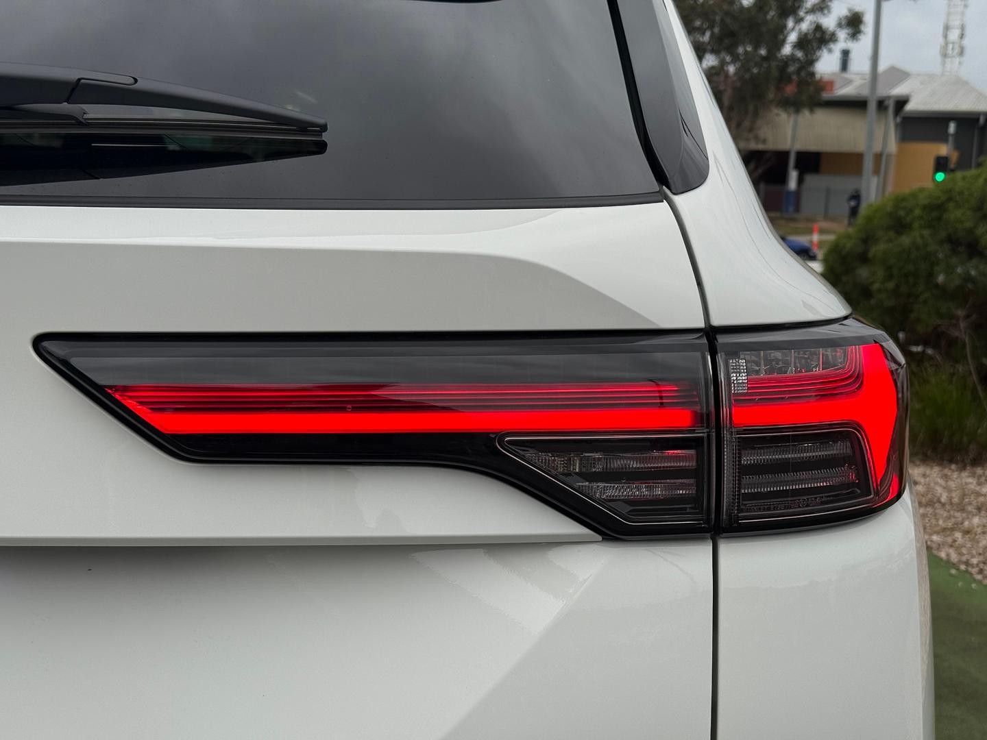 Mitsubishi Outlander image 4