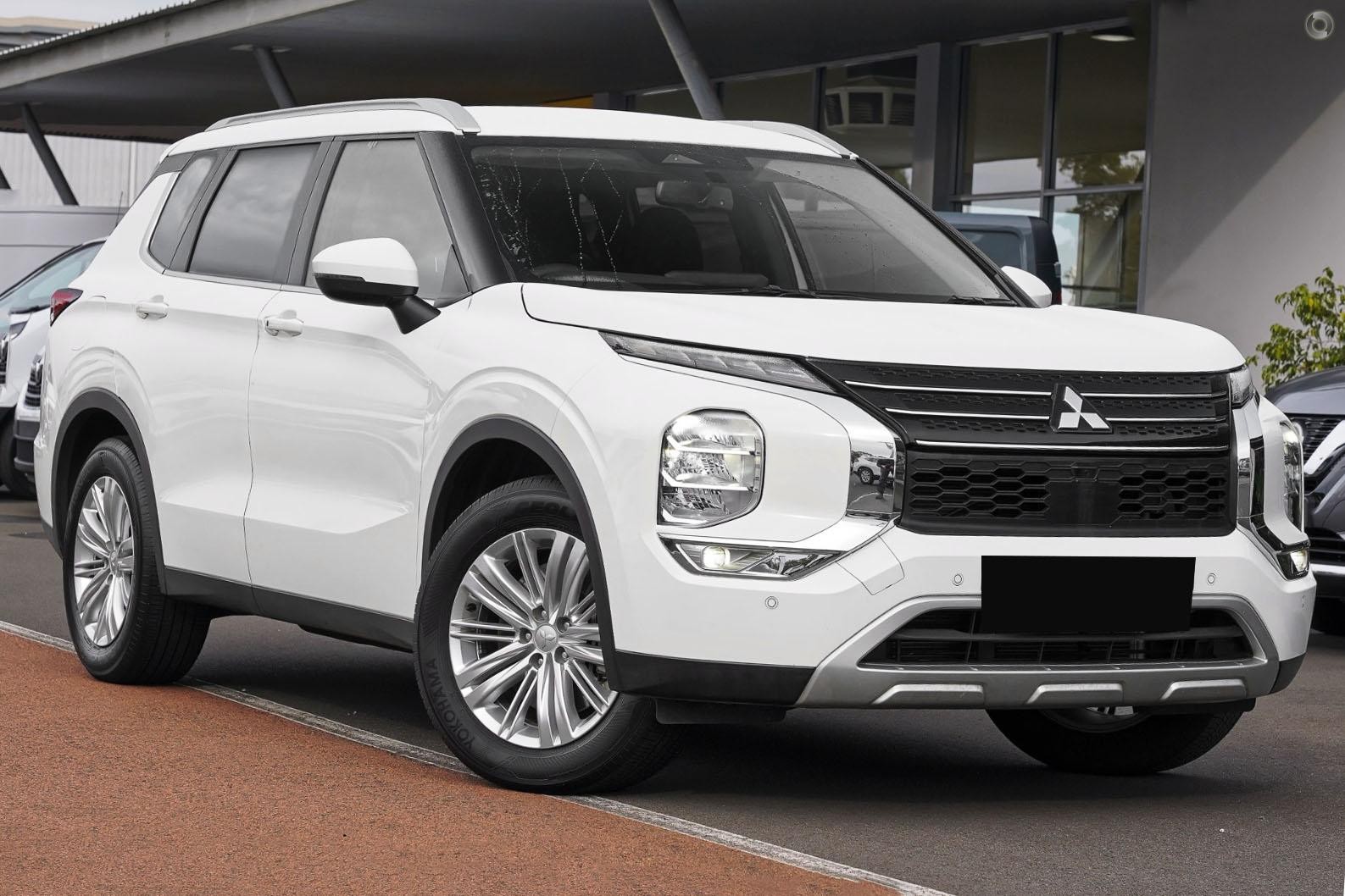 Mitsubishi Outlander image 1