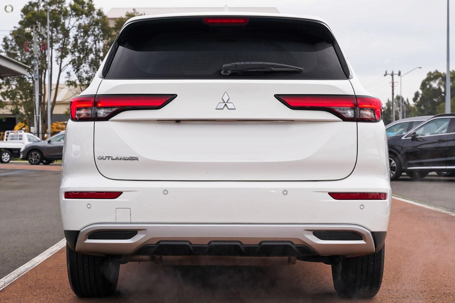 Mitsubishi Outlander image 3