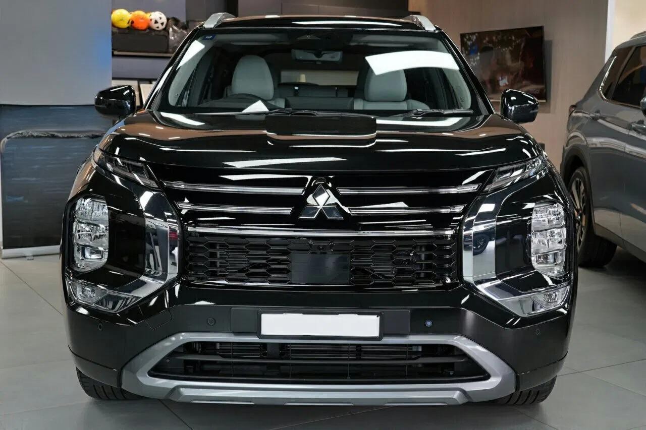 Mitsubishi Outlander image 3