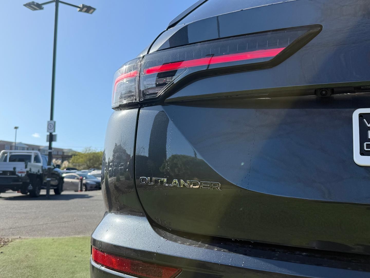 Mitsubishi Outlander image 4