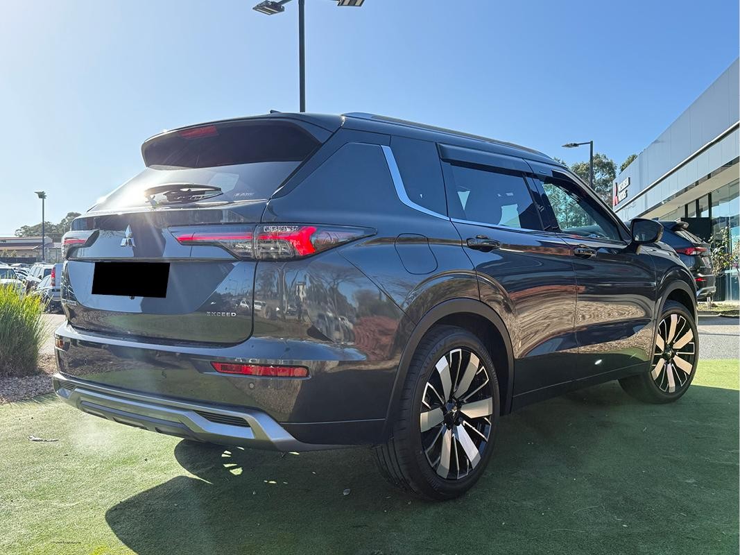 Mitsubishi Outlander image 3