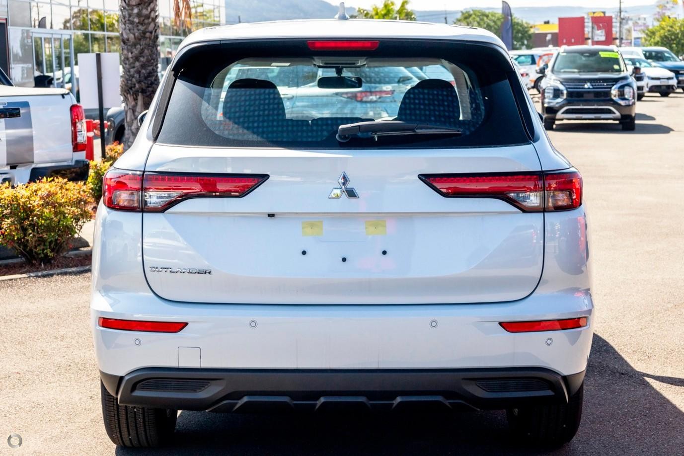 Mitsubishi Outlander image 3