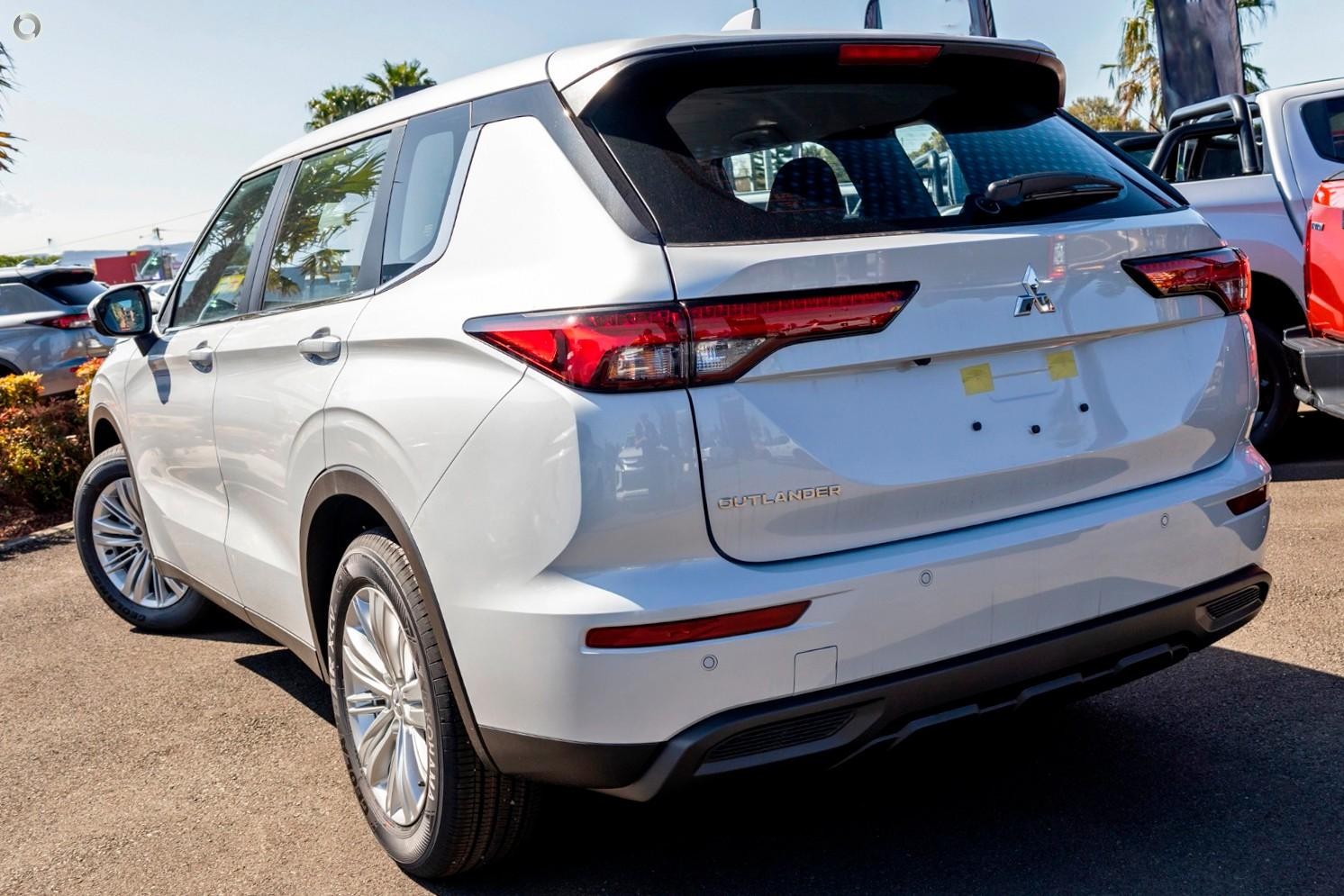 Mitsubishi Outlander image 4