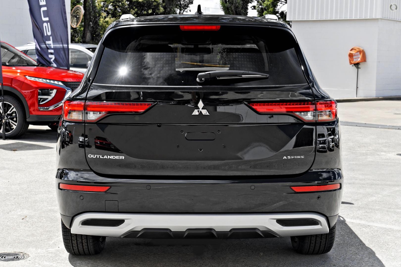 Mitsubishi Outlander image 3