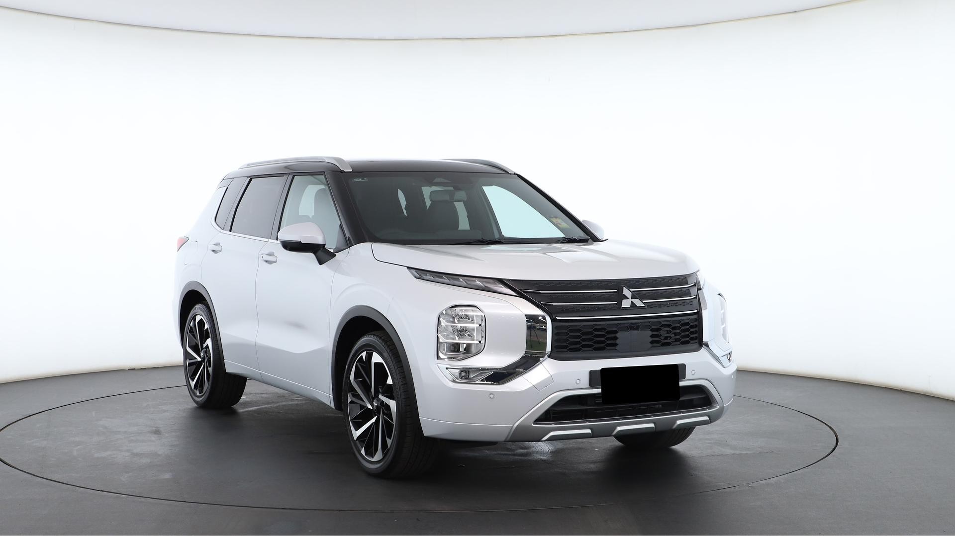 Mitsubishi Outlander image 1