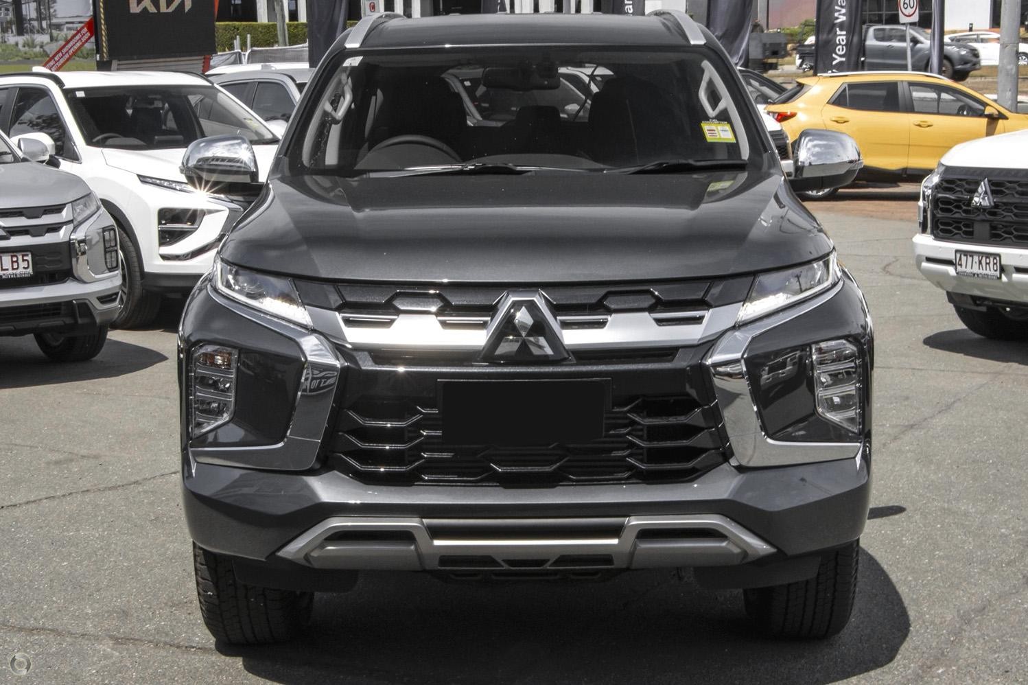 Mitsubishi Pajero Sport image 2