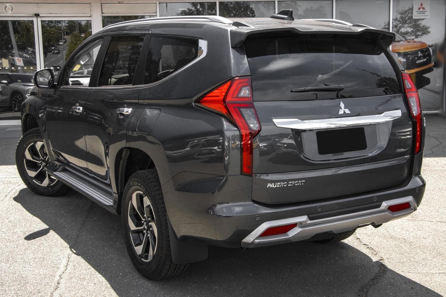 Mitsubishi Pajero Sport image 4