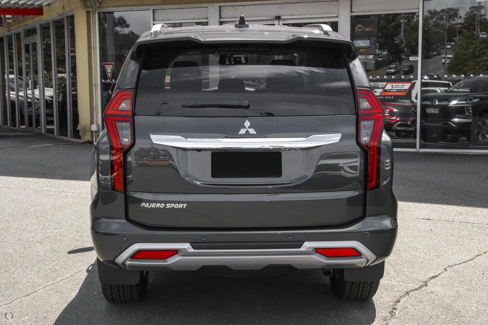 Mitsubishi Pajero Sport image 3