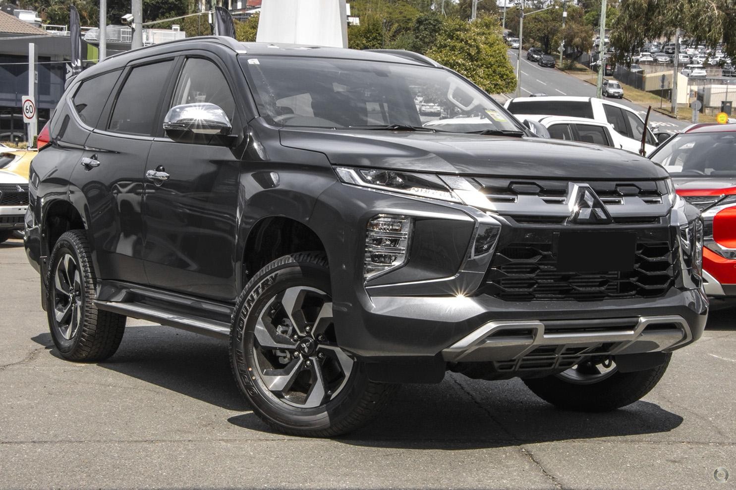 Mitsubishi Pajero Sport image 1