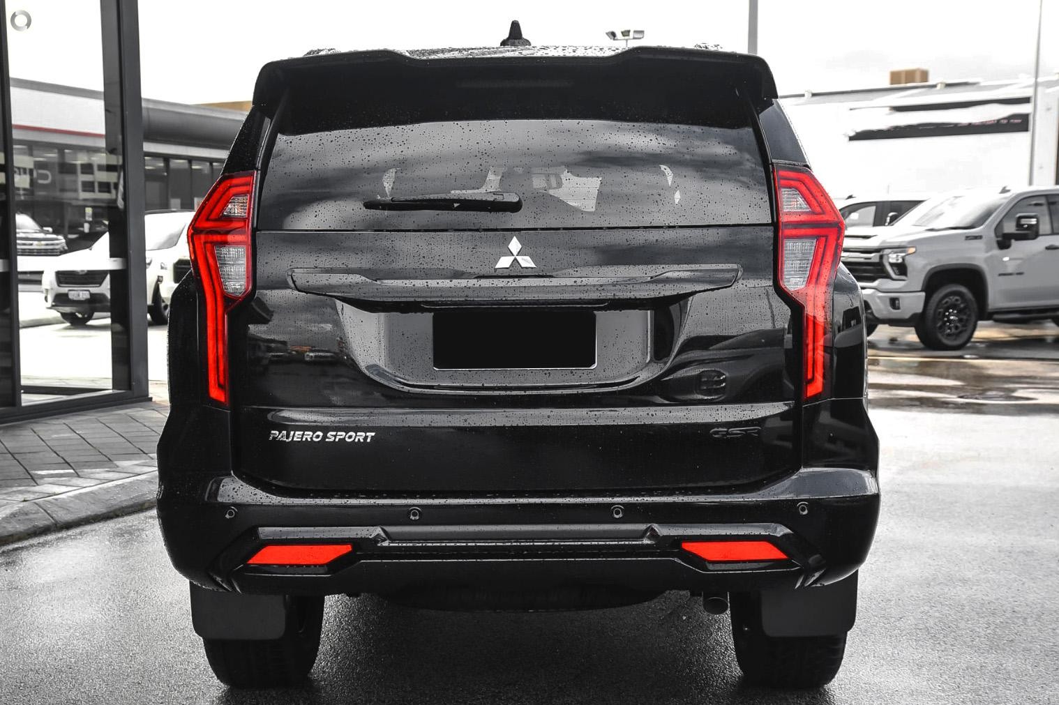 Mitsubishi Pajero Sport image 3