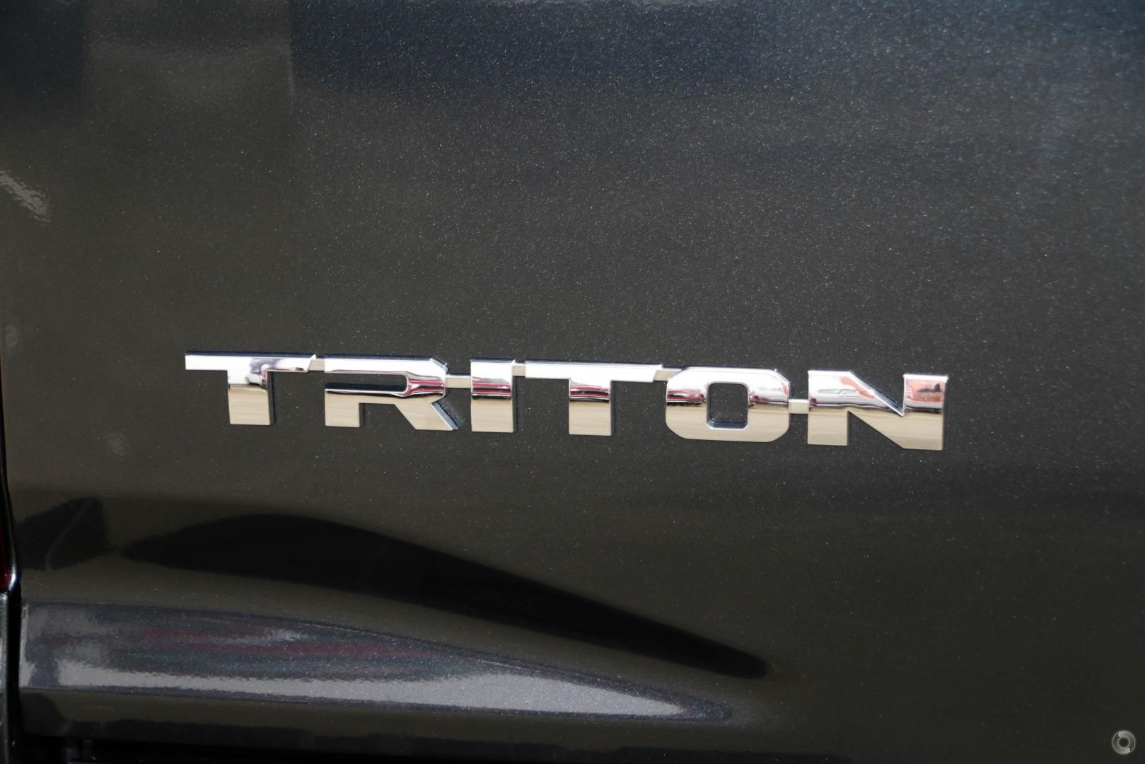 Mitsubishi Triton image 1