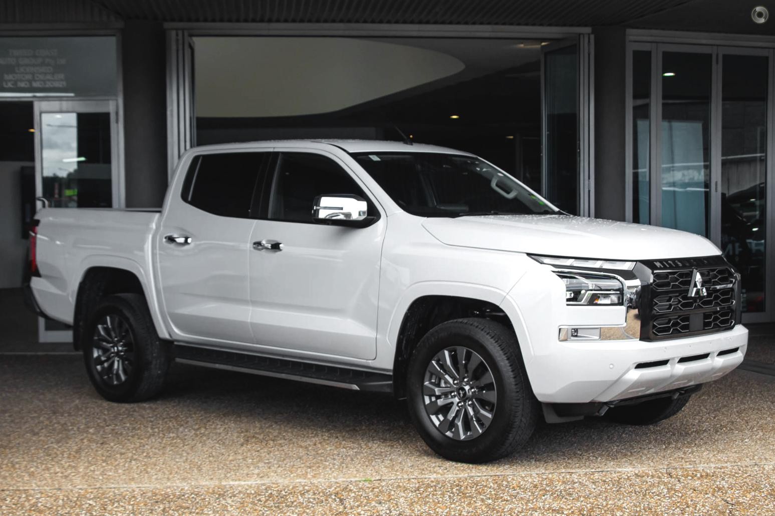 Mitsubishi Triton image 2
