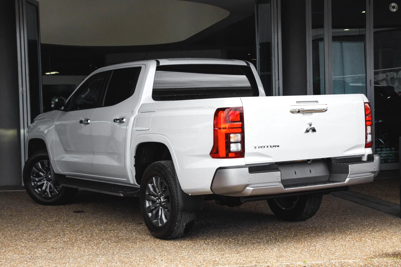 Mitsubishi Triton image 3
