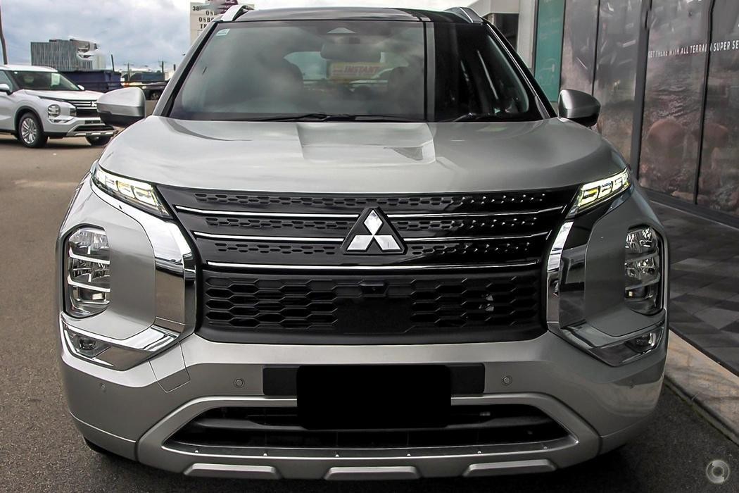 Mitsubishi Outlander image 3
