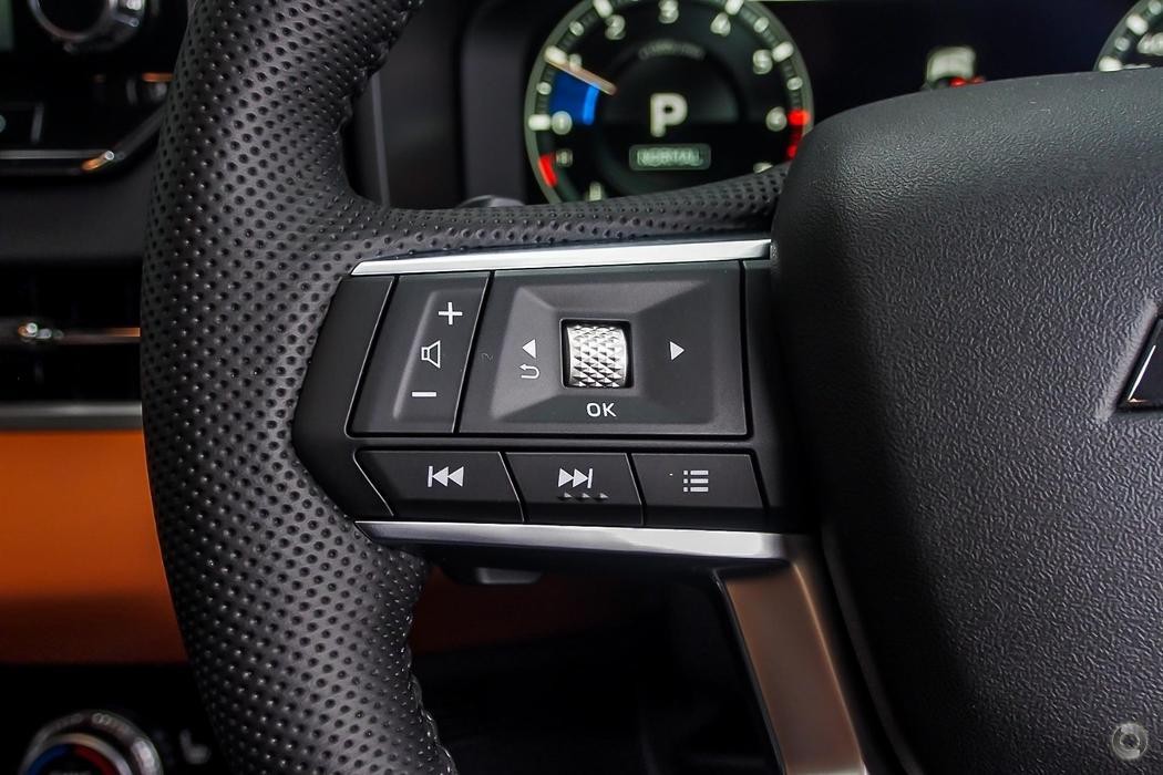 Mitsubishi Outlander image 4