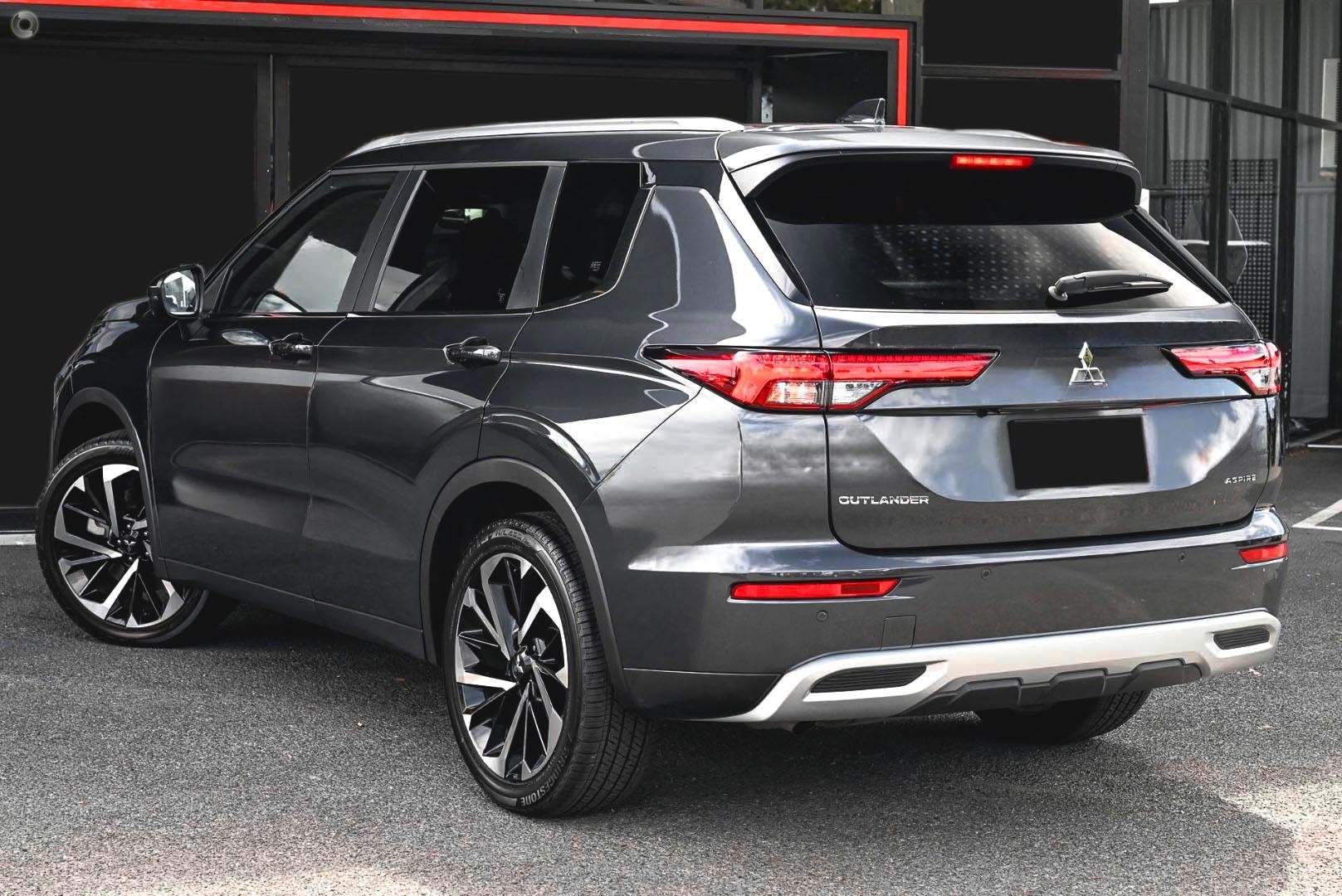 Mitsubishi Outlander image 4